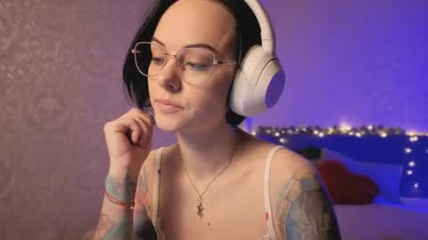 MiraSkyy online show from August 2026 07:02:02 PM