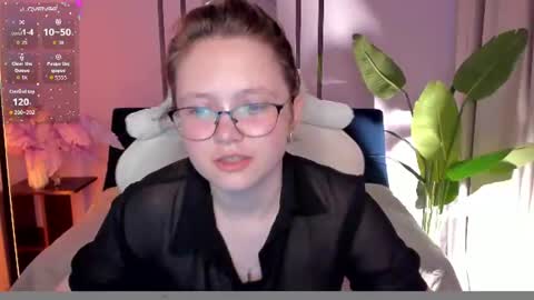 Snapshot of mirra_kiss chatting on June 2026 01:49:01 AM Mirra online show from June 2026 01:49:01 AM