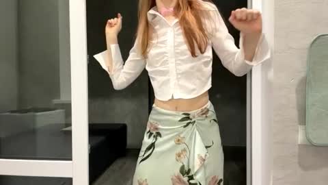 Snapshot of mishahartwigsen chatting on September 2025 07:35:02 PM Molly online show from September 2025 07:35:02 PM