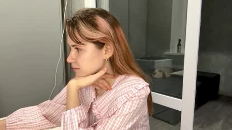 Snapshot of mishahartwigsen chatting on September 2025 07:36:01 PM Molly online show from September 2025 07:36:01 PM