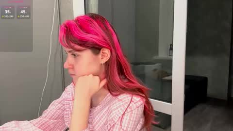 Snapshot of mishahartwigsen chatting on September 2025 05:28:01 PM Molly online show from September 2025 05:28:01 PM