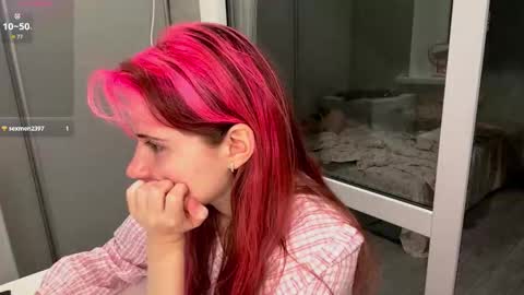 Snapshot of mishahartwigsen chatting on October 2025 05:30:01 PM Molly online show from October 2025 05:30:01 PM