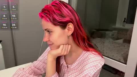 Snapshot of mishahartwigsen chatting on October 2025 05:34:01 PM Molly online show from October 2025 05:34:01 PM