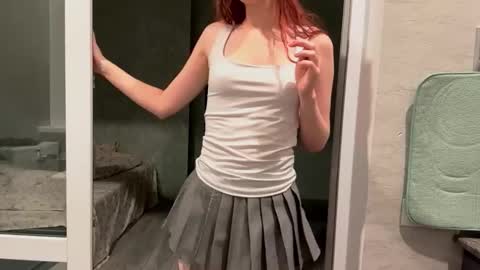 Snapshot of mishahartwigsen chatting on October 2025 05:59:01 PM Molly online show from October 2025 05:59:01 PM