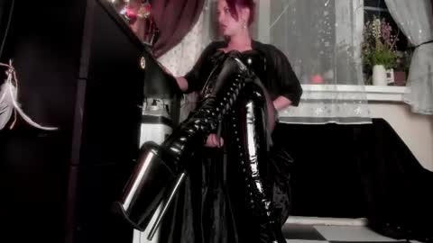 Snapshot of miss_asmodeus chatting on June 2026 09:50:01 PM missAsmodeus online show from June 2026 09:50:01 PM