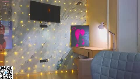 Snapshot of miss_bubbles chatting on December 2025 11:23:01 PM Sandy online show from December 2025 11:23:01 PM