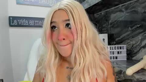 Snapshot of miss_danika chatting on November 2025 10:59:02 AM Danika online show from November 2025 10:59:02 AM