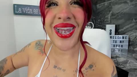 Snapshot of miss_danika chatting on November 2025 11:09:02 AM Danika online show from November 2025 11:09:02 AM