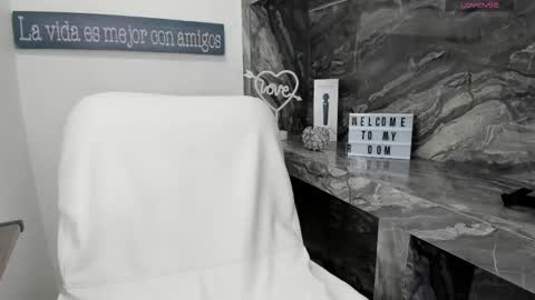 Snapshot of miss_danika chatting on November 2025 10:59:01 AM Danika online show from November 2025 10:59:01 AM