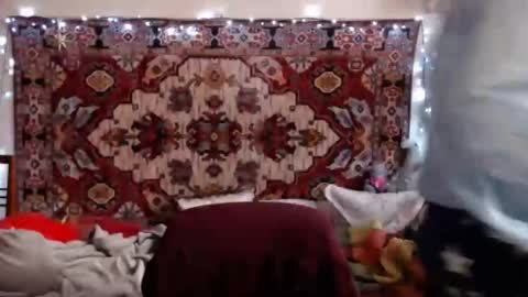 Elis online show from February 2025 12:11:01 PM