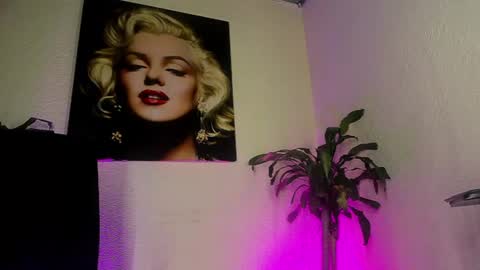 Snapshot of miss_isa19 chatting on June 2026 08:00:02 PM miss_isa19 online show from June 2026 08:00:02 PM