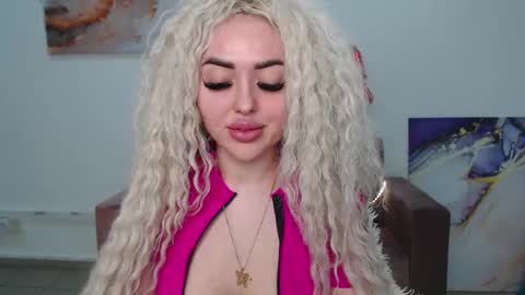 Snapshot of miss_kiten chatting on March 2025 11:54:01 PM miss_kiten online show from March 2025 11:54:01 PM