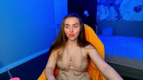 miss_kiten online show from July 2026 08:15:01 PM