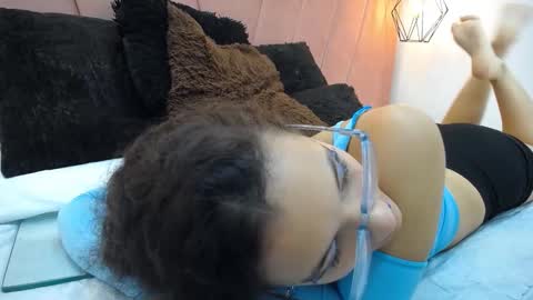 mia online show from November 2025 12:04:01 PM