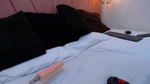 mia online show from November 2025 11:27:01 AM