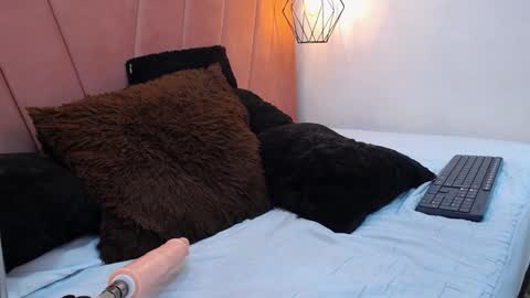 mia online show from November 2025 11:33:02 AM