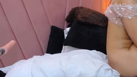 mia online show from December 2025 07:53:02 PM