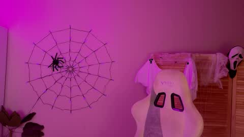 Snapshot of miss_mia_meow chatting on November 2025 05:53:01 AM Mamma Mia online show from November 2025 05:53:01 AM