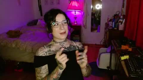 Snapshot of miss_raven_ts chatting on June 2026 12:15:01 AM Raven online show from June 2026 12:15:01 AM