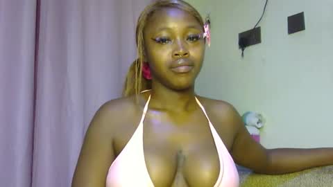 Snapshot of miss_sexyyy chatting on November 2025 12:17:01 PM miss_sexyyy online show from November 2025 12:17:01 PM