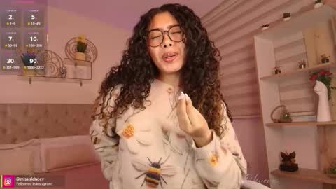 Snapshot of miss_sidney chatting on October 2025 01:13:01 PM Amy Olivera online show from October 2025 01:13:01 PM