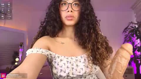 Snapshot of miss_sidney chatting on November 2025 01:10:02 PM Amy Olivera online show from November 2025 01:10:02 PM