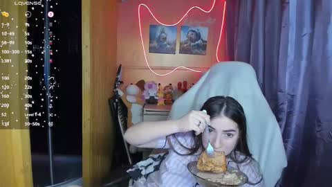 Snapshot of miss_tasy chatting on February 2025 03:41:02 PM Melanie January 15th is my birthday there will be an interesting show online show from February 2025 03:41:02 PM