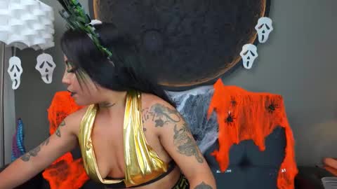 Snapshot of miss_vaiolette chatting on October 2025 11:11:02 AM Vaiolette online show from October 2025 11:11:02 AM