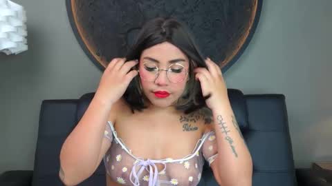 Snapshot of miss_vaiolette chatting on November 2025 11:13:02 AM Vaiolette online show from November 2025 11:13:02 AM