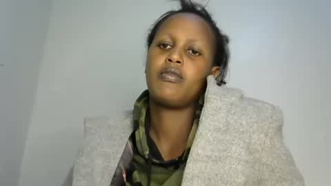 Snapshot of miss_vall chatting on January 2025 07:00:01 PM miss_vall online show from January 2025 07:00:01 PM