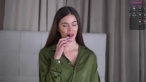 Snapshot of miss_viktoria chatting on November 2025 05:31:01 PM Miss Victoria online show from November 2025 05:31:01 PM