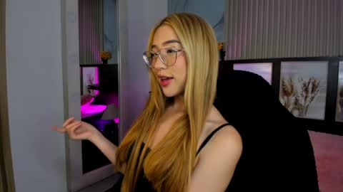 misscheelsee_as online show from September 2025 10:00:01 PM