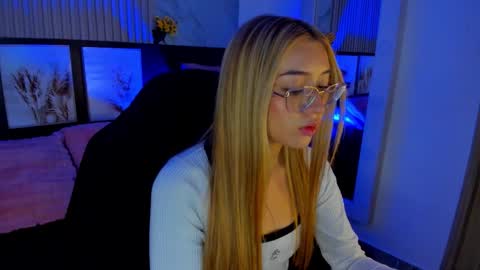 misscheelsee_as online show from September 2025 01:18:01 AM