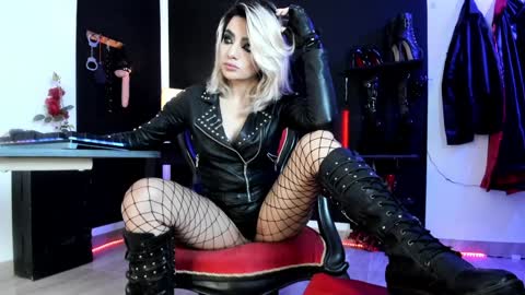 Missdarklady online show from December 2024 12:34:01 AM