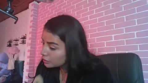 melodie  online show from November 2025 07:06:01 PM