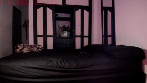 Snapshot of misselissehillx chatting on November 2025 05:13:01 PM Miss Elisse H. online show from November 2025 05:13:01 PM