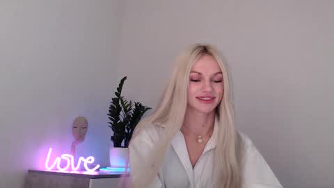 Snapshot of missemma1111 chatting on December 2024 09:55:01 PM EMMA online show from December 2024 09:55:01 PM