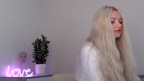 Snapshot of missemma1111 chatting on December 2024 05:38:02 AM EMMA online show from December 2024 05:38:02 AM