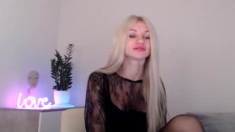 Snapshot of missemma1111 chatting on December 2024 05:29:02 AM EMMA online show from December 2024 05:29:02 AM