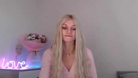 Snapshot of missemma1111 chatting on December 2024 11:26:02 PM EMMA online show from December 2024 11:26:02 PM