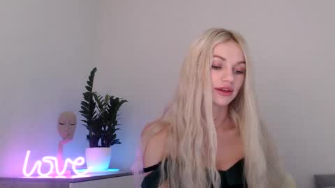 Snapshot of missemma1111 chatting on January 2025 09:26:01 PM EMMA online show from January 2025 09:26:01 PM