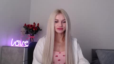 Snapshot of missemma1111 chatting on February 2025 09:15:02 PM EMMA online show from February 2025 09:15:02 PM