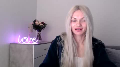 Snapshot of missemma1111 chatting on March 2025 08:44:02 PM EMMA online show from March 2025 08:44:02 PM