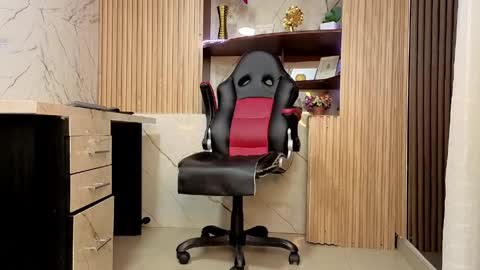 Escarlet online show from March 2026 01:49:02 AM