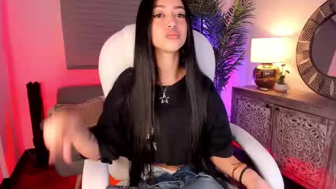 Amelia Leon online show from December 2025 02:01:01 PM