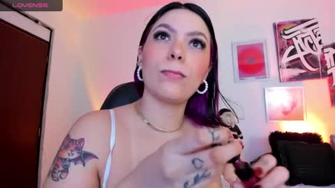 Snapshot of misshuntt3rs chatting on December 2024 01:55:02 AM Annie online show from December 2024 01:55:02 AM