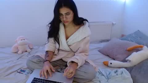 kylie online show from December 2024 09:50:02 PM