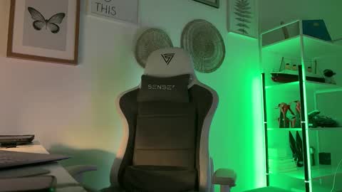 misslalii online show from March 2026 05:41:02 PM