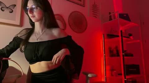 misslalii online show from March 2026 07:20:01 PM