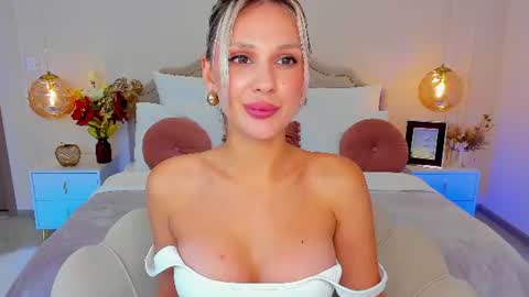 Snapshot of misslou_ chatting on June 2026 05:07:01 AM Lou online show from June 2026 05:07:01 AM